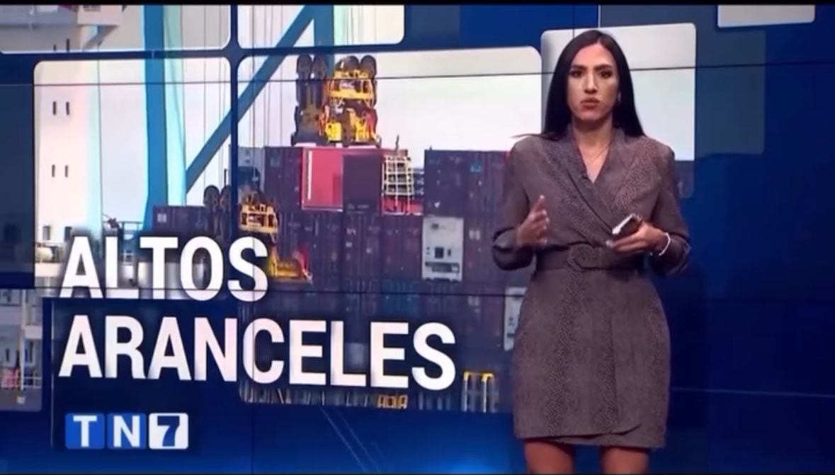 Michelle Campos presenta en Teletica con atuendos creados por su madre.