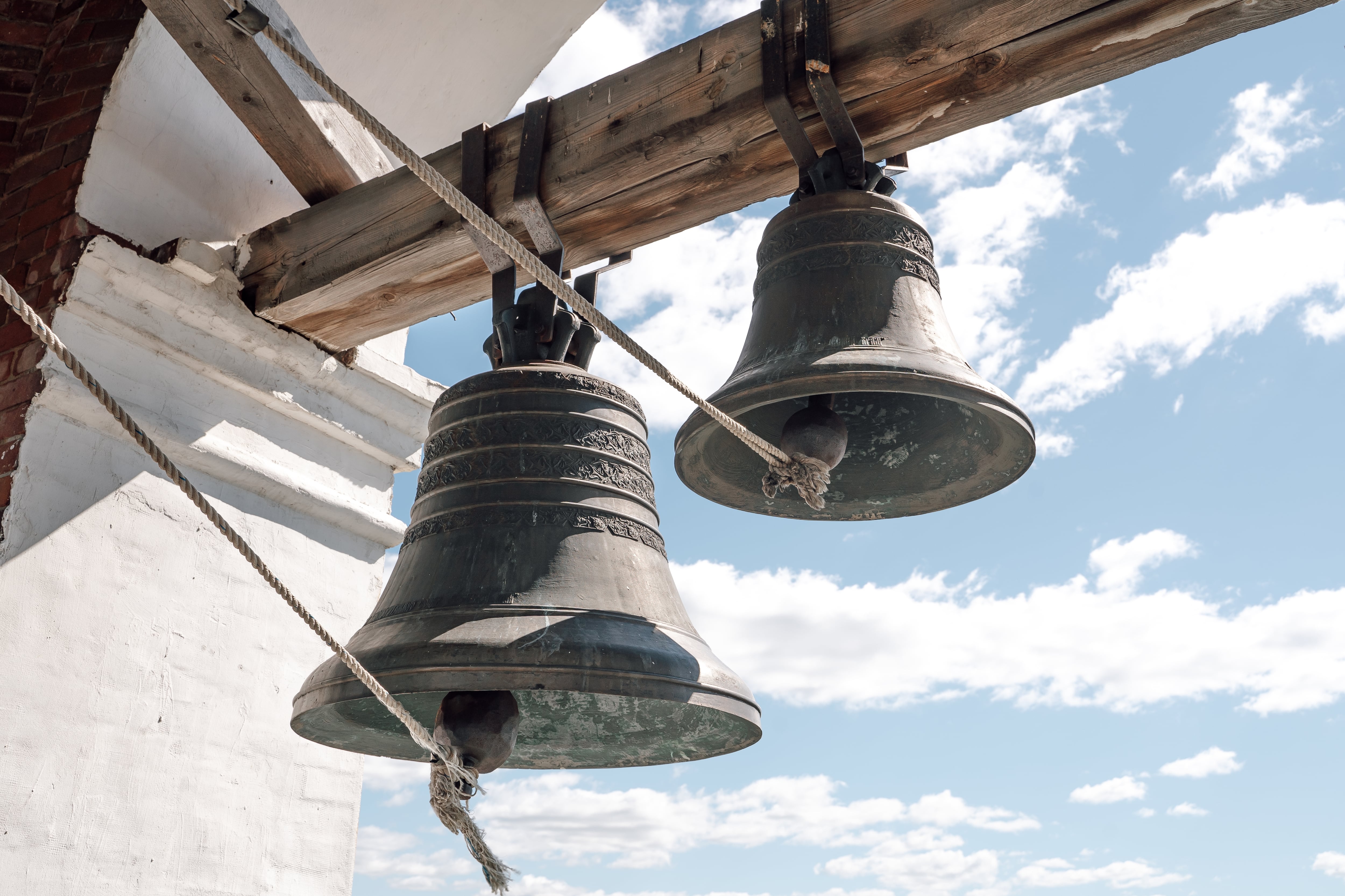 Campanas, campanario, repique de campanas