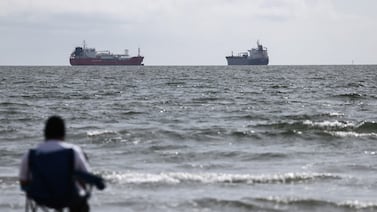 Petróleo se dispara por encima de los $100 mientras líder de Irán aumenta su tono beligerante