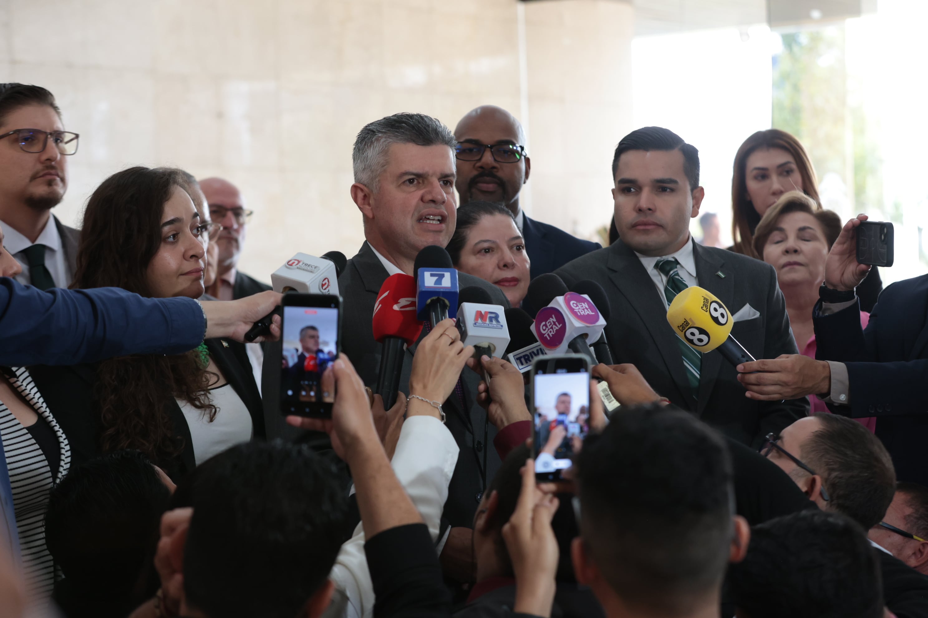Reunión de fracciones con Laura Fernández