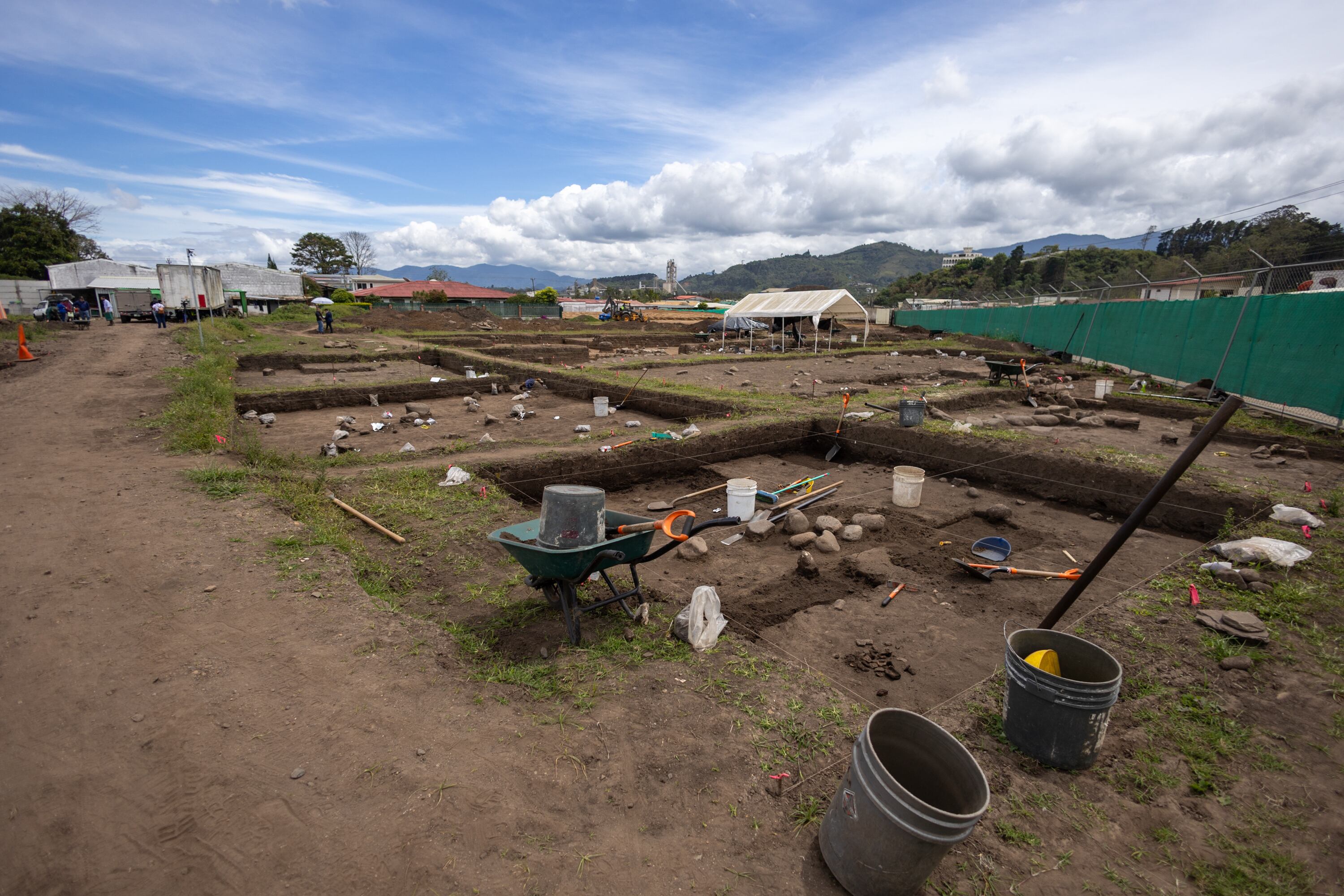 19/02/2025, Cartago, Agua Caliente, encuentran un cementerio arqueológico en un desarrollo habitacional que estaban en proceso de construcción encuentran Agua Caliente.