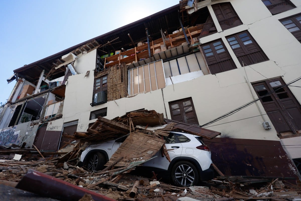 Automóvil dañado en Manizales por el terremoto en Colombia.