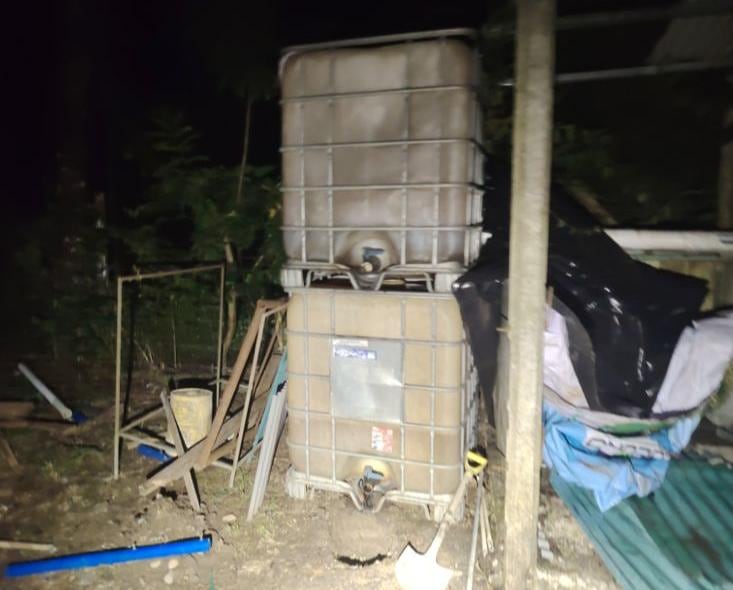Dentro de lo decomisado figuran dos tanquetas y otras herramientas presuntamente utilizadas para el robo de combustible.