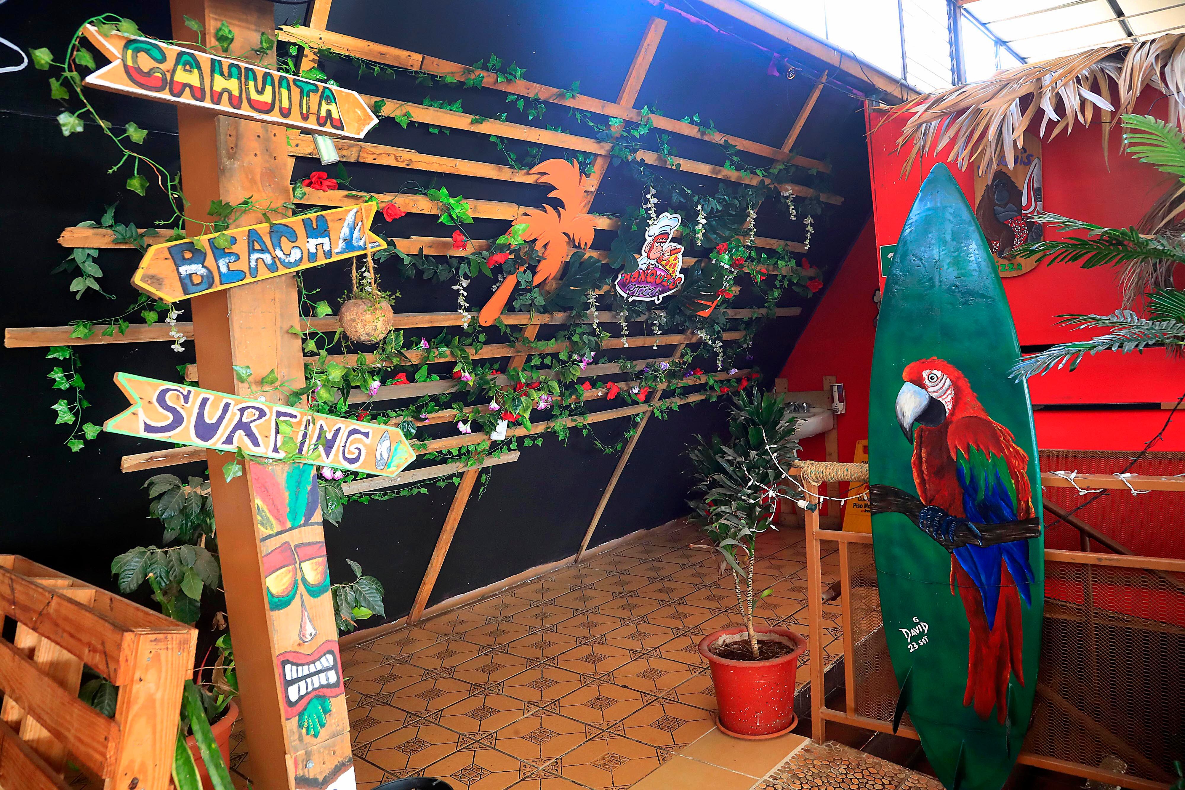 26/01/2023 Taras de Cartago. Monquis Pizza se luce con el exquisito sabor de sus pizzas tradicionales, pero sobre todo con las auténticas y exclusivas pizzas dulces, hechas a base de frutas tradicionales como banano, fresa, piña, arandanos y toppings de nutella y leche condensada. Foto: Rafael Pacheco Granados