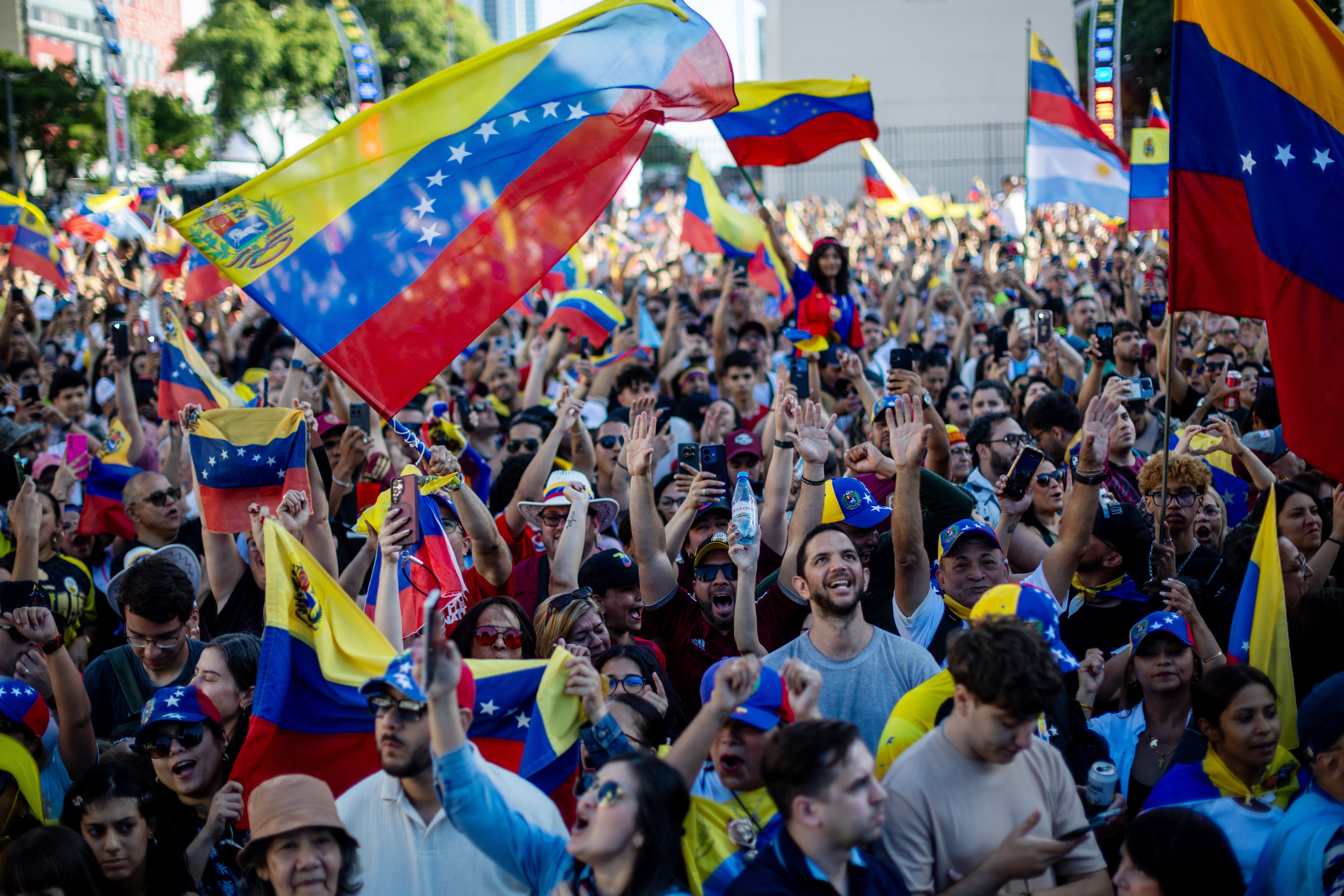 Venezuelans living in Argentina celebrate at the Obelisk in Buenos Aires on January 3, 2026, after US forces captured Venezuelan leader Nicolas Maduro. President Donald Trump said Saturday that US forces had captured Venezuela's leader Nicolas Maduro after bombing the capital Caracas and other cities in a dramatic climax to a months-long standoff between Trump and his Venezuelan arch-foe. Tomas CUESTA / AFP (Photo by TOMAS CUESTA / AFP)