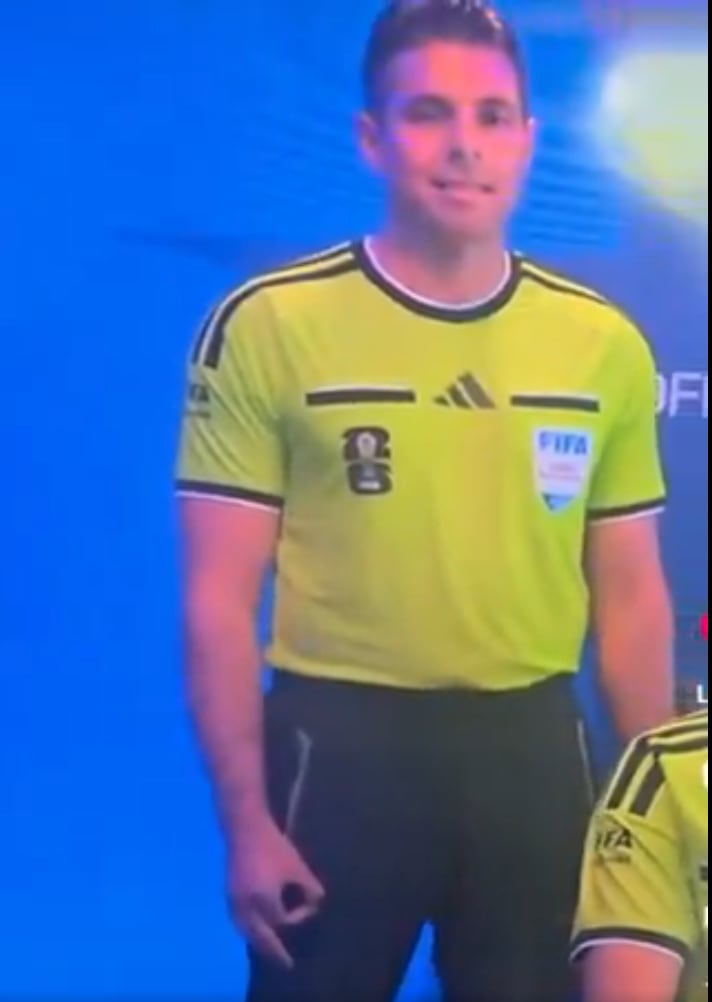 Durante la transmisión del partido Alemania vs Curazao, Shaun Evans realizó supuesta seña de supremacía blanca.