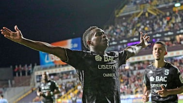 La afición de Saprissa dicta sentencia con Tomás Rodríguez