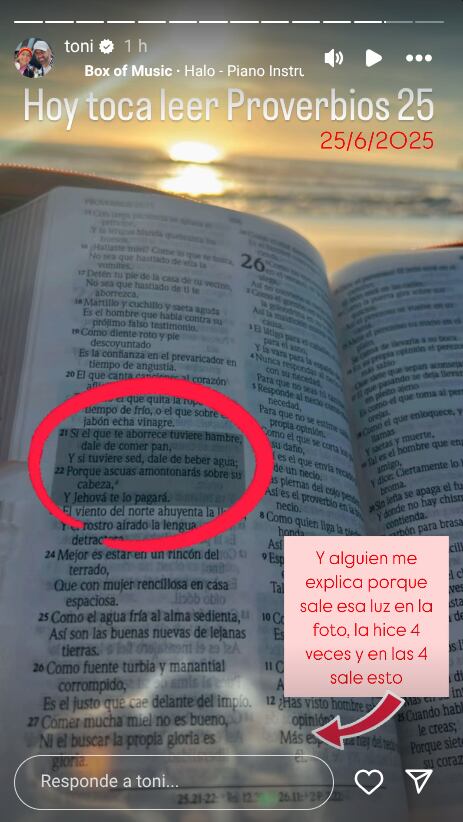 A Toni Costa le sorprendió que un reflejo de luz apareció en cada intento de fotografiar su Biblia.
