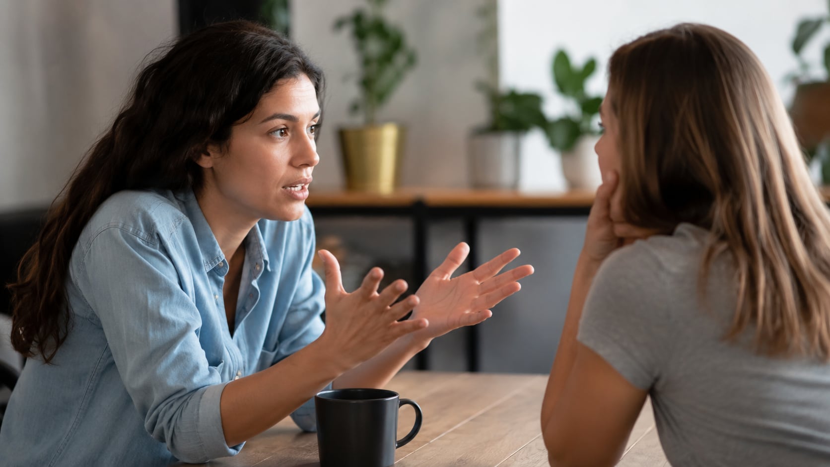 Sordo sostiene que las palabras, la escucha y el diálogo interno influyen en la salud emocional, las relaciones y el desarrollo personal.