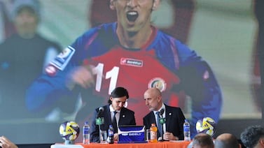 Bryan Ruiz logró algo más que dos resultados y Rónald González lo destaca