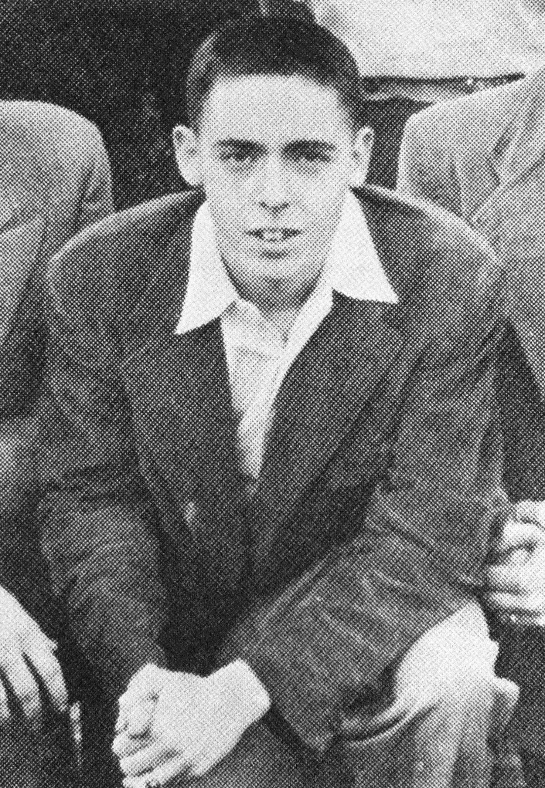 Retrato del autor estadounidense Thomas Pynchon como estudiante de último año de secundaria, a los 16 años, en la Oyster Bay High School. La imagen está recortada de una foto del equipo del anuario, The Oysterette, del cual Pynchon era el editor, 1953