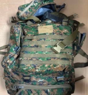 Agentes del OIJ decomisaron al presunto cabecilla criminal alias Guato, este bulto en el que según el informe policial, portaba un fusil AK-47, varias pistolas de las marcas Glock, SIG Sauer y ECOL-FIRAT y ¢2.665.750 en efectivo.