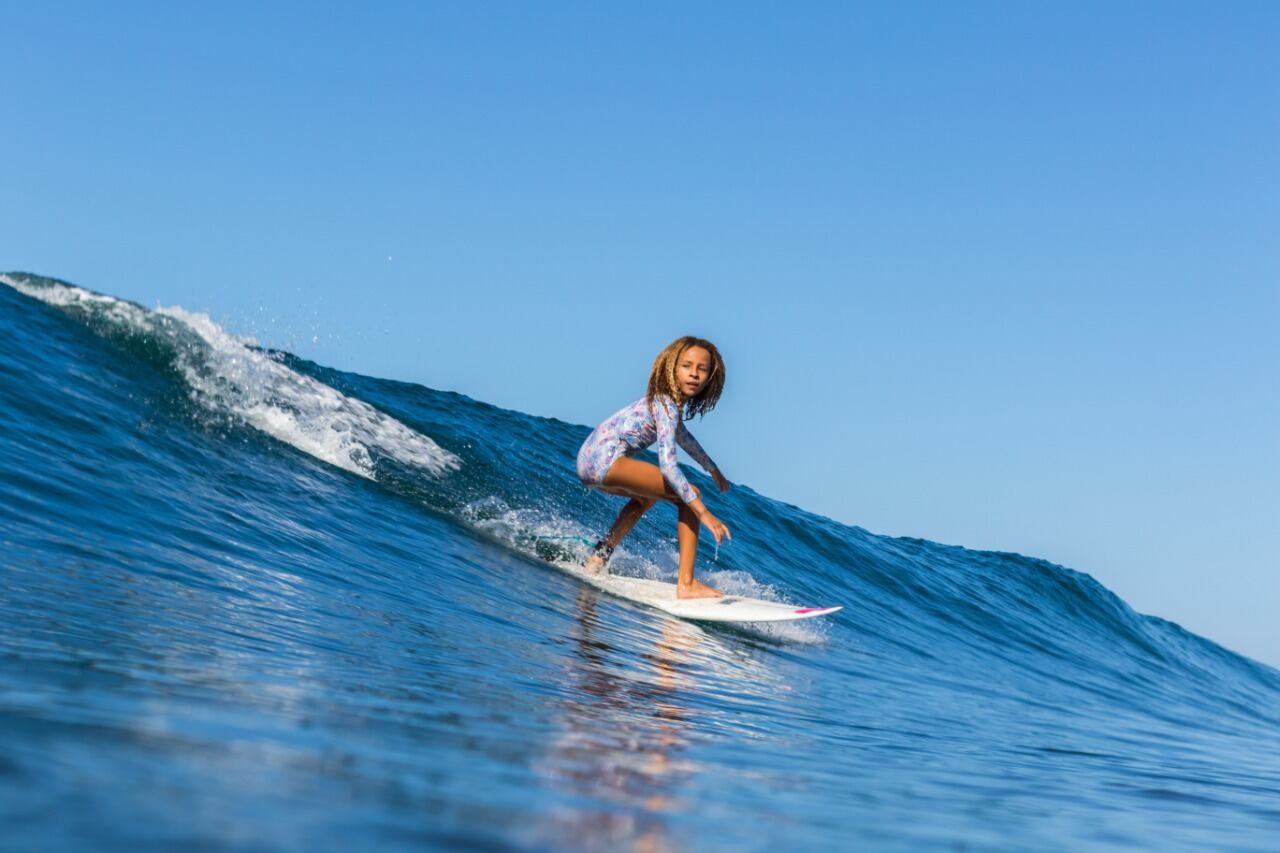 La surfista Mikela Castro Bolívar, de apenas 10 años, representar a Costa Rica con la Selección Nacional Mayor de Surf en los Juegos Panamericanos de Surf, en Lima, Perú.