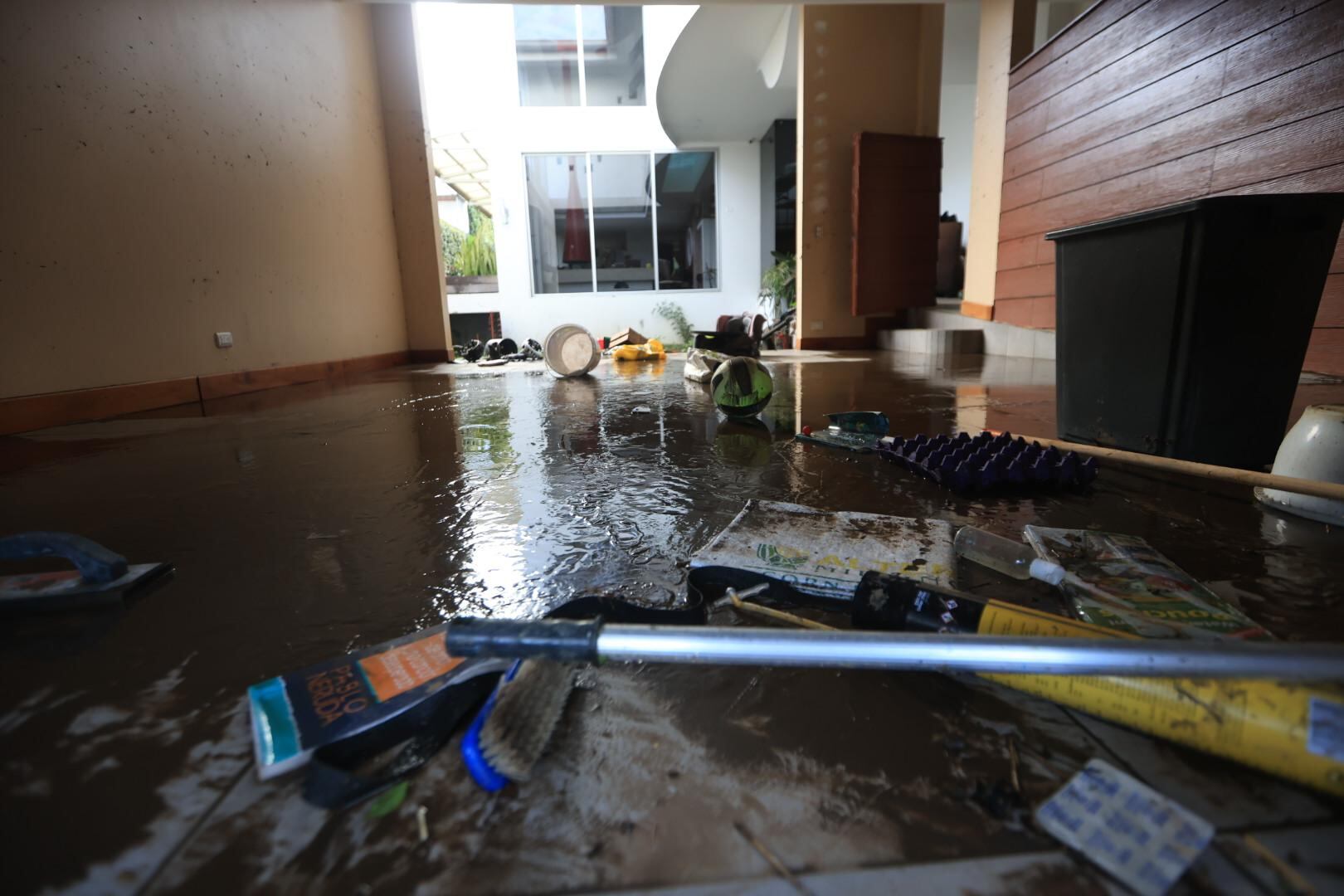 La destrucción en las casas en barrio Dent era evidente en distintos puntos de la zona. Esta es la casa de Pilar Orellana este viernes. Fotografía: