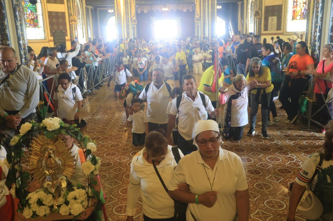 A las 9 a. m. de este 1.° de agosto el grupo de romeros que vienen desde Coto Brus, completaron su viaje. Foto: Rafael Pacheco