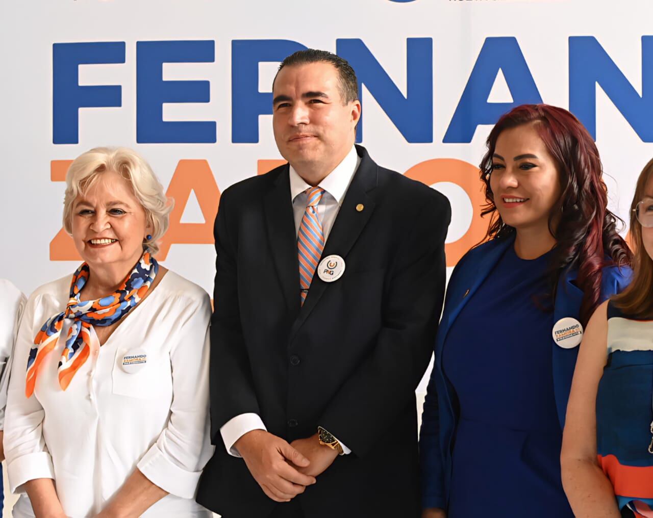 Fernando Zamora fue ratificado como candidato presidencial del partido Nueva Generación. La exdefensora de los Habitantes, Lisbeth Quesada Tristán (izquierda), y la odontóloga Yeudy Sulem Araya, le acompañan como primera y segunda vicepresidenta, respectivamente.