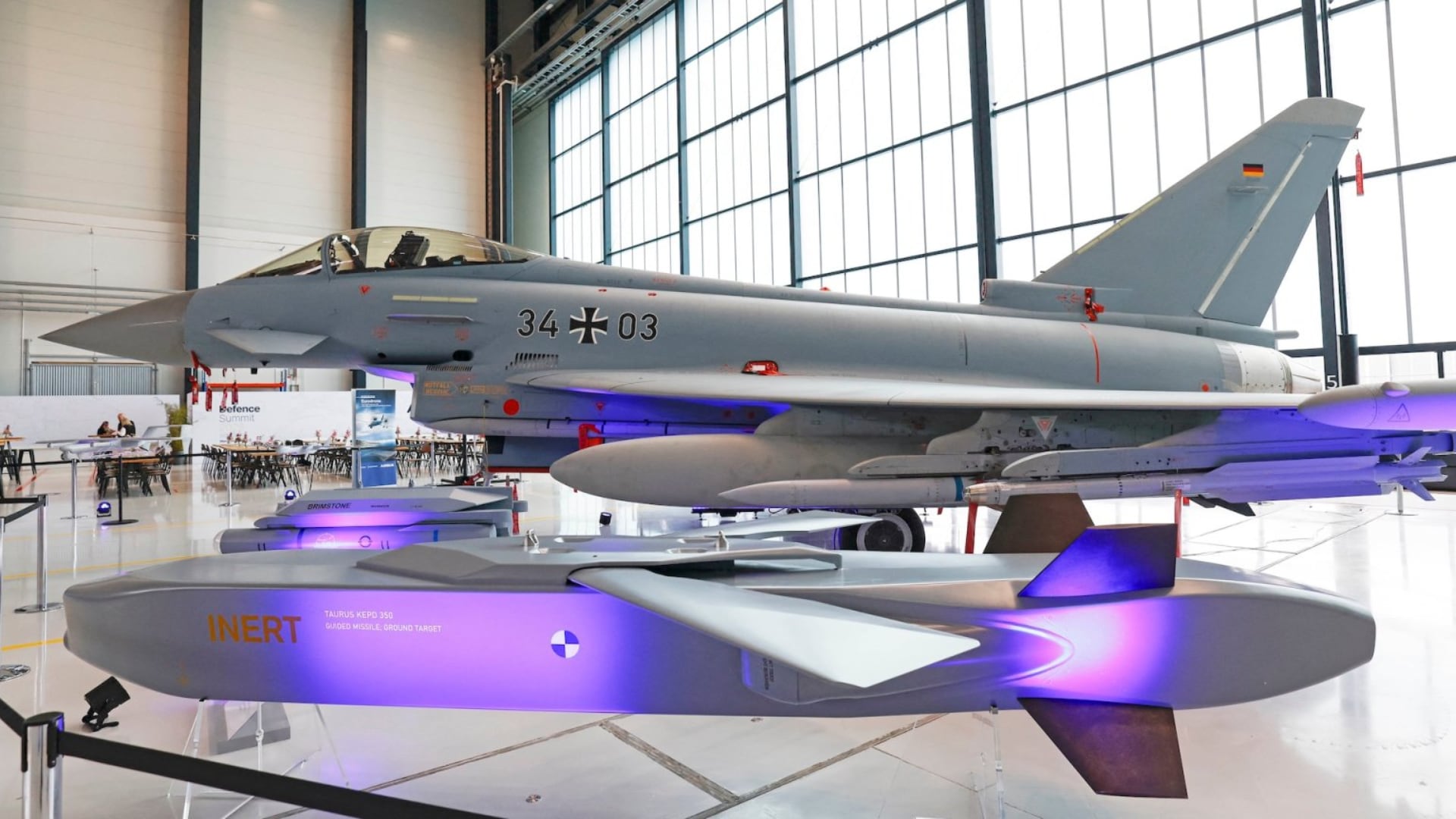 Airbus mostró el primer Eurofighter Tranche 4 alemán, equipado con tecnología furtiva y sistemas avanzados para misiones de alta amenaza.
