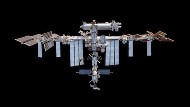 Astronautas abandonan brevemente la EEI por reparación programada de fugas