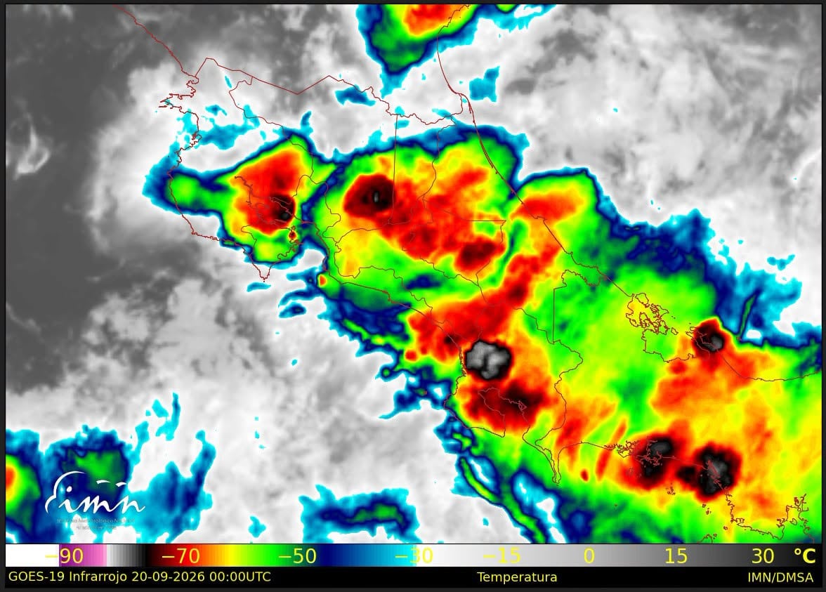 Fuertes aguaceros se registran este sábado en distintos puntos del país debido al paso de la onda tropical 45.