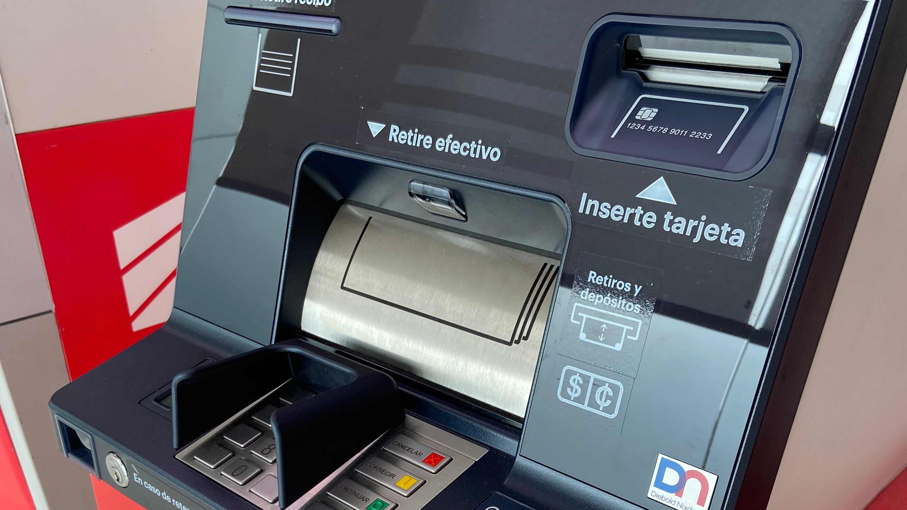 Los cajeros automáticos de última generación son muy fáciles de usar