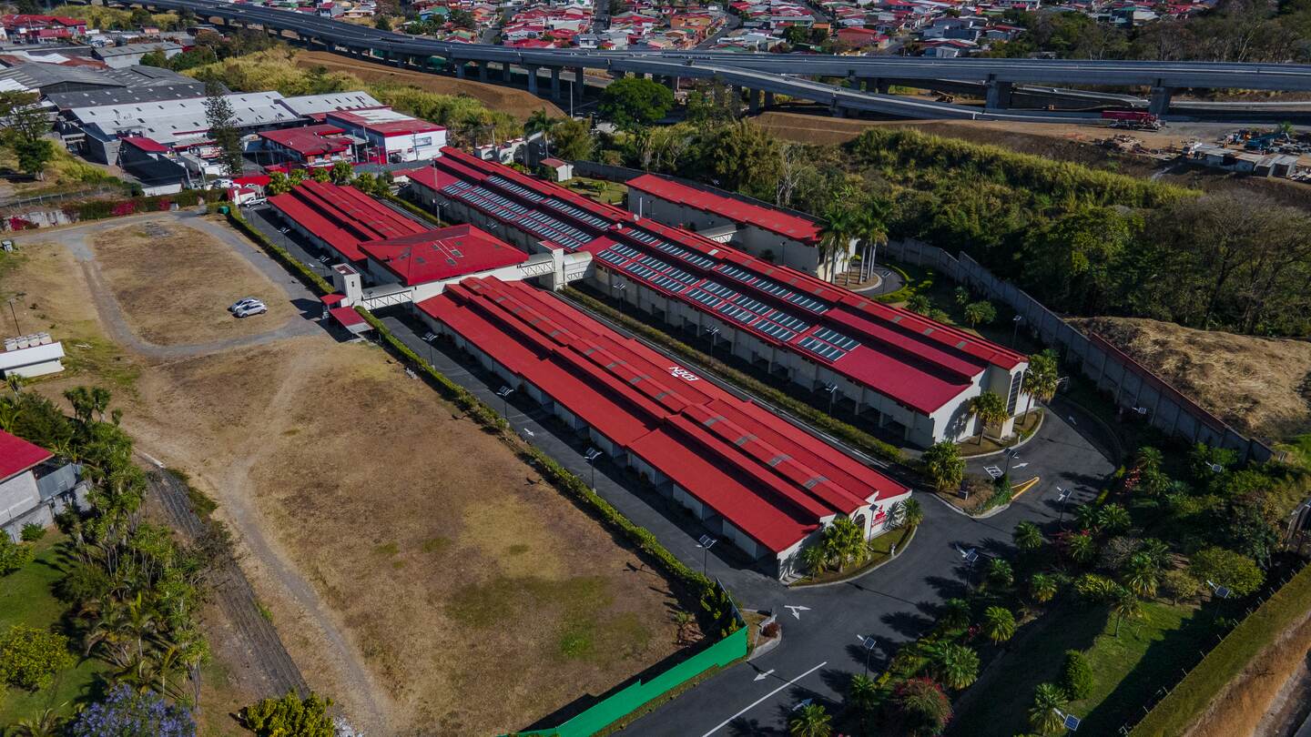 Ya puede darle rienda suelta a la pasión, pasar calentito y mantenerse en sintonía con la ecología porque cuatro moteles josefinos trabajan al 100% con paneles solares. Uno de los preferidos de los ticos, el jacuzzi, ahora es bien ecológico en los hoteles de paso Edén, Venus, Jardín Oriental y Maison Doree, de la cadena Fantasy Rooms.