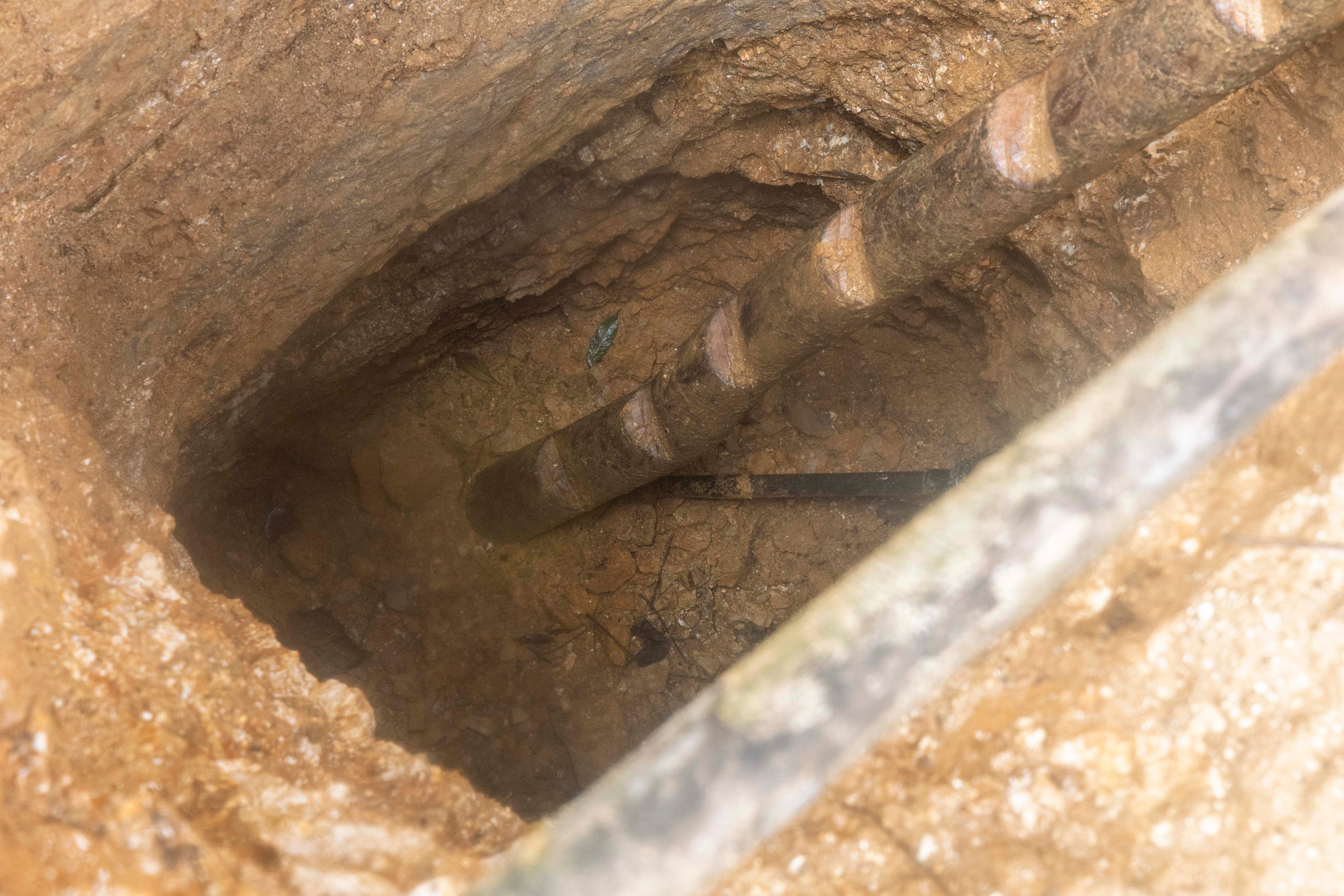 Túneles de extracción ilegal de 20 a 30 metros de profundidad en el cerro Conchudita.