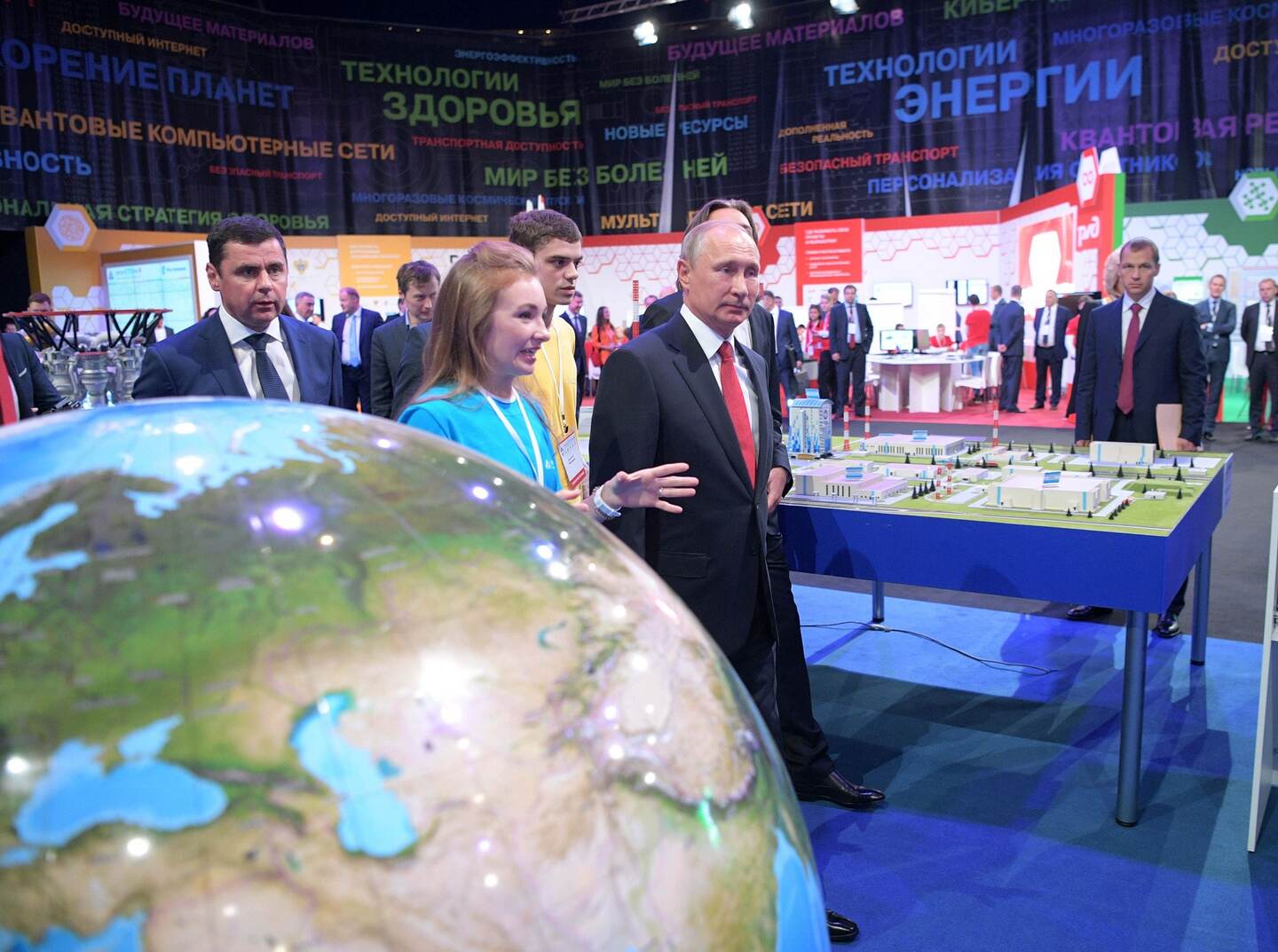 El presidente Vladimir Putin asistió el viernes 1.° de setiembre a una exhibición en un foro nacional sobre navegación celebrado en el complejo cultural y deportivo Arena 2000 de Yaroslavl, a unos 250 kilómetros fuera de Moscú.