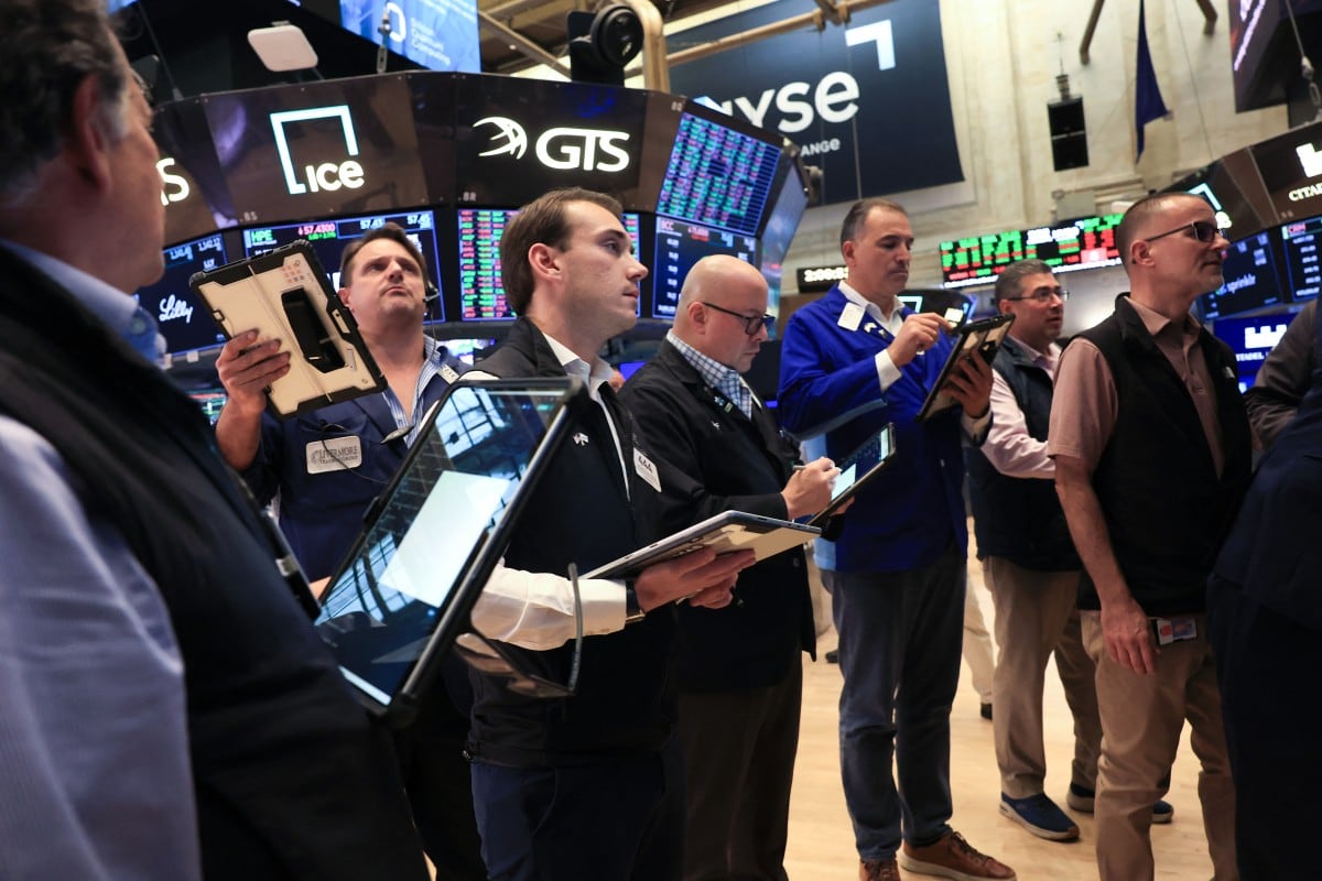 Wall Street reaccionó con importantes avances luego de que la Fed defendiera su independencia y aumentara las tasas para contener la inflación provocada por la crisis energética en Oriente Medio.