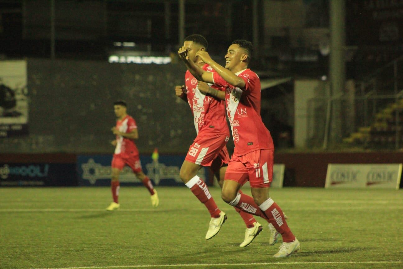 El atacante del Santos, Reimond Salas (11) marcó el segundo gol de los guapileños, en el duelo ante Pérez Zeledón, por la fecha dos del Torneo de Apertura 2024.