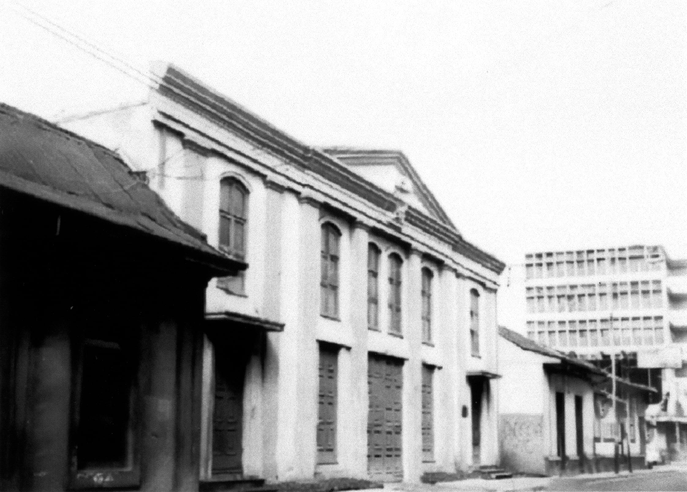 El Palacio Arzobispal con su fachada remodelada, a principios de la década de 1970. Fotografía de autor no determinado.