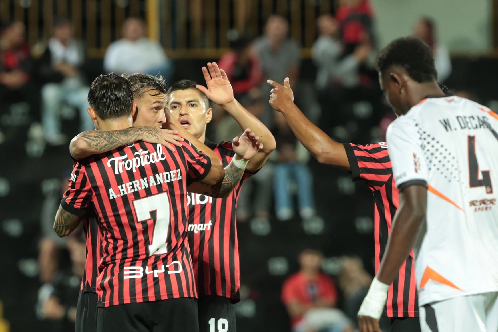 23/04/2026/ juego entre Liga Deportiva Alajuelense vs Puntarenas FC en el estadio Alejandro Morera Soto / foto John Durán