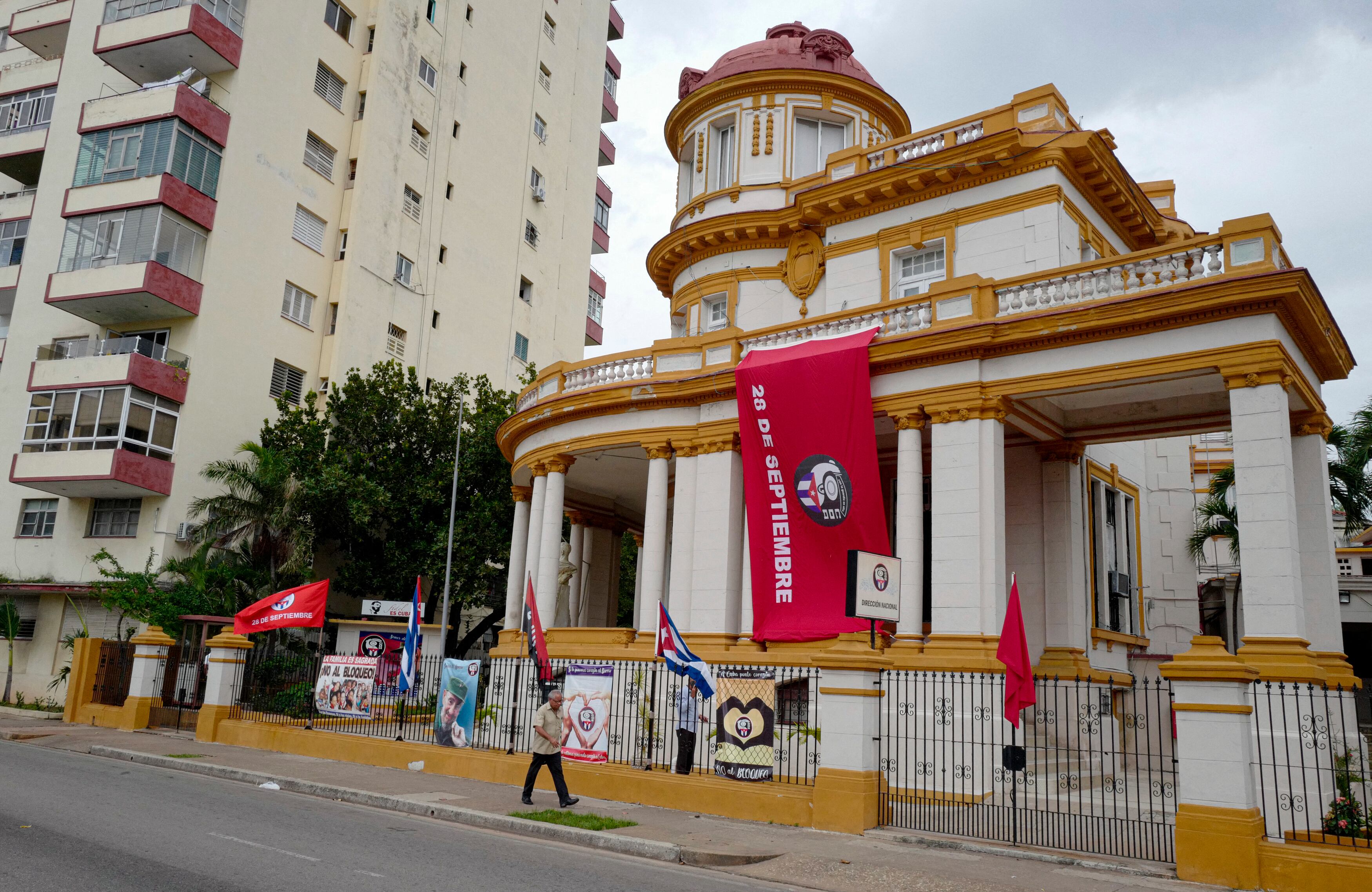 A más de 60 años de su creación, los Comités de Defensa de la Revolución (CDR) siguen siendo los centinelas de una revolución comunista al estilo cubano, pero enfrentan desinterés, especialmente de las generaciones más jóvenes.