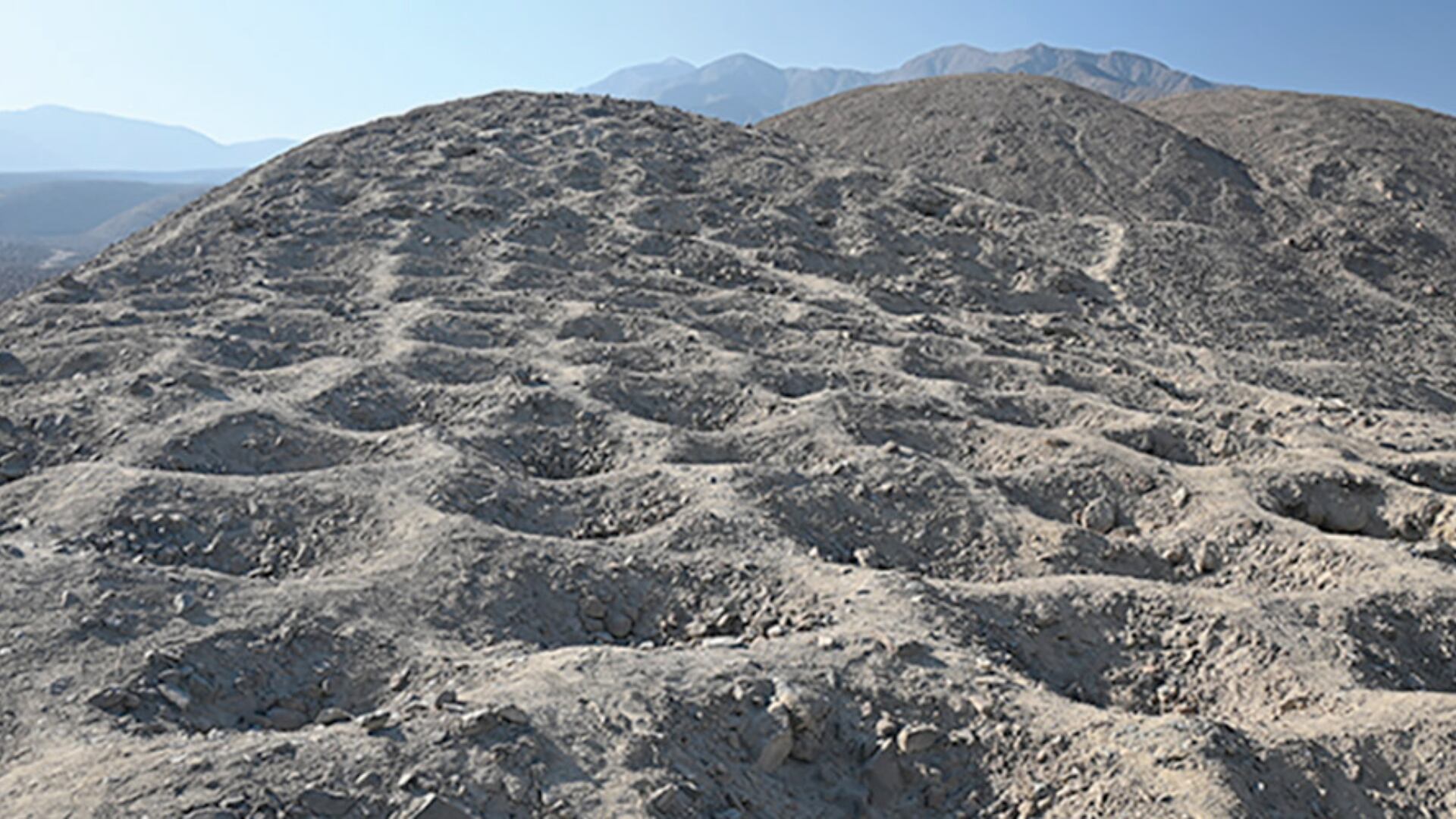 Investigación plantea que cavidades en Monte Sierpe fueron parte de un sistema contable de trueque preincaico.