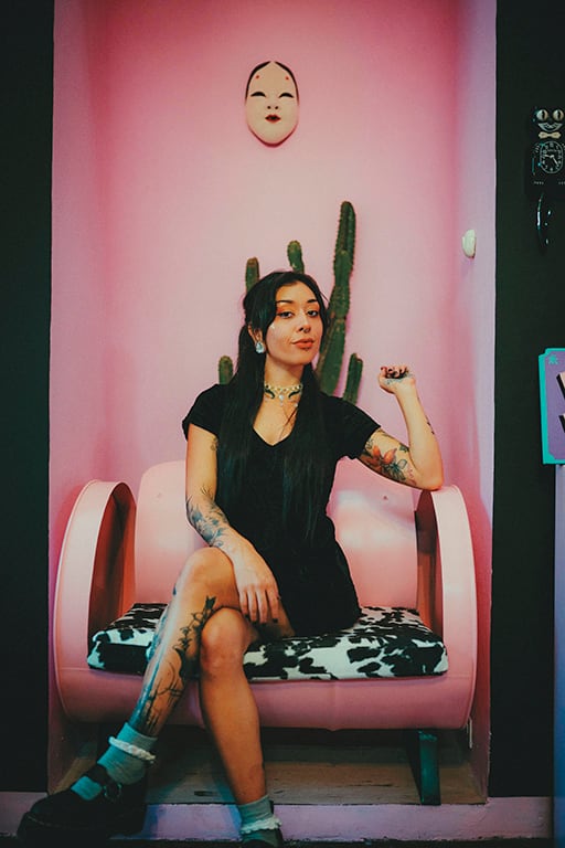 Tatuadora Jana de Oliveira en revista Perfil