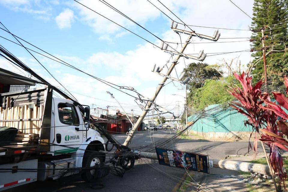 El incidente mantiene el paso cerrado en la zona.