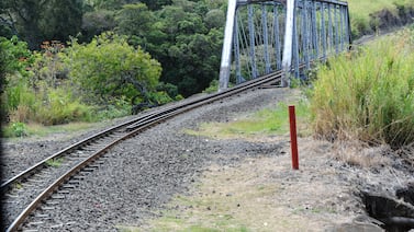 Miles de personas viajan a diario sobre un riesgo inminente en la ruta ferroviaria Heredia-San José