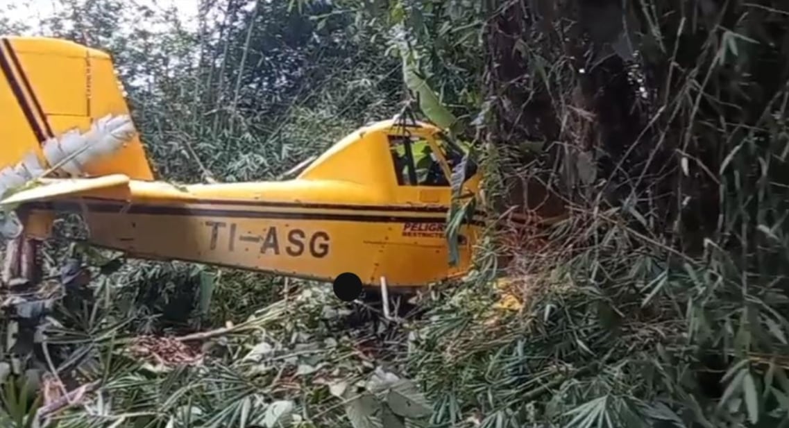 Una avioneta cayó en zona montañosa de LImón, cerca del CTP de la zona.