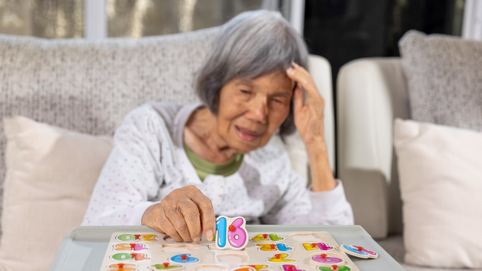 Investigación en Suiza revirtió deterioro de memoria en ratones al rejuvenecer neuronas clave del aprendizaje.