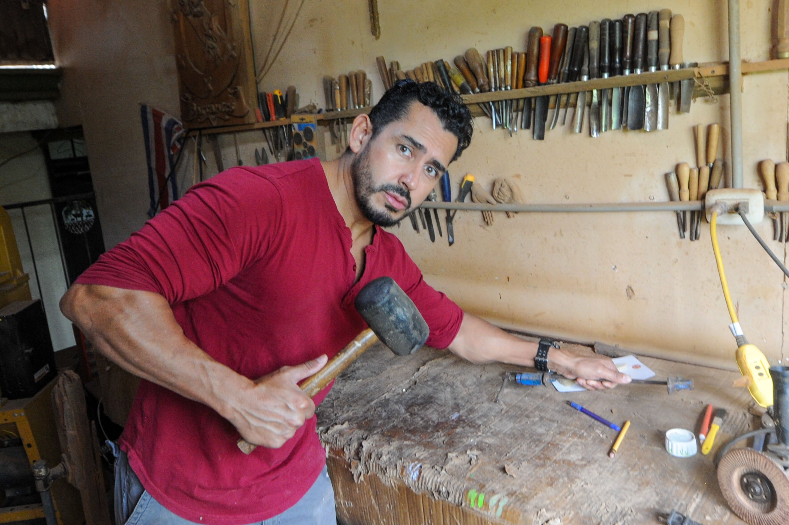 Escultor Jonathan Barrantes