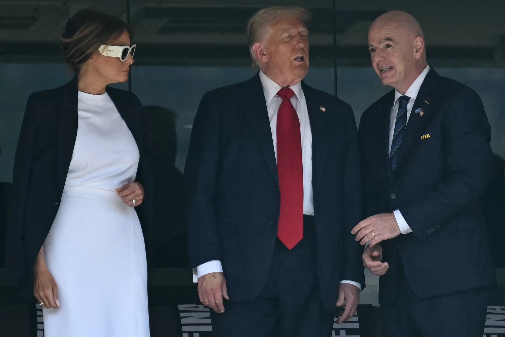 La Primera Dama Melania Trump, el presidente estadounidense Donald Trump y el jerarca de la FIFA Gianni Infantino, durante la final del Mundial de Clubes.