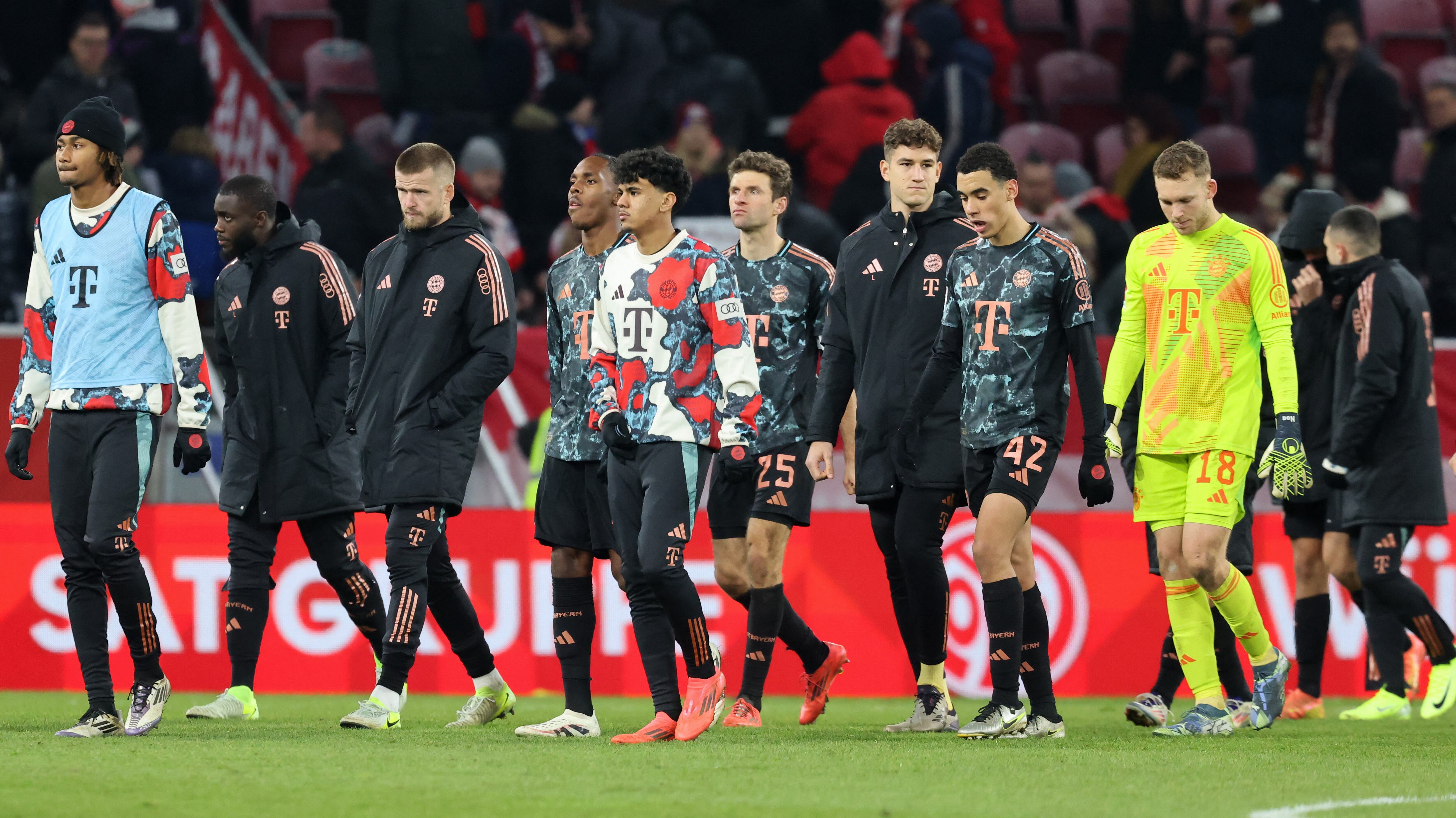 Bayern Munich's players leave the pitch after the German first division Bundesliga football match between 1 FSV Mainz 05 and FC Bayern Munich in Mainz, western Germany on December 14, 2024. Mainz won the match 2-1. (Photo by Daniel ROLAND / AFP) / DFL REGULATIONS PROHIBIT ANY USE OF PHOTOGRAPHS AS IMAGE SEQUENCES AND/OR QUASI-VIDEO