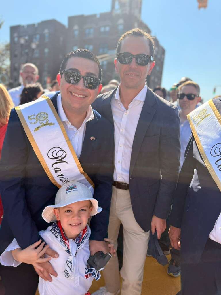Elías Alvarado fue mariscal de Costa Rica en el Desfile Estatal Hispanoamericano. En la fotografía junto a su hijo Saúl, quien también fue parte del desfile.