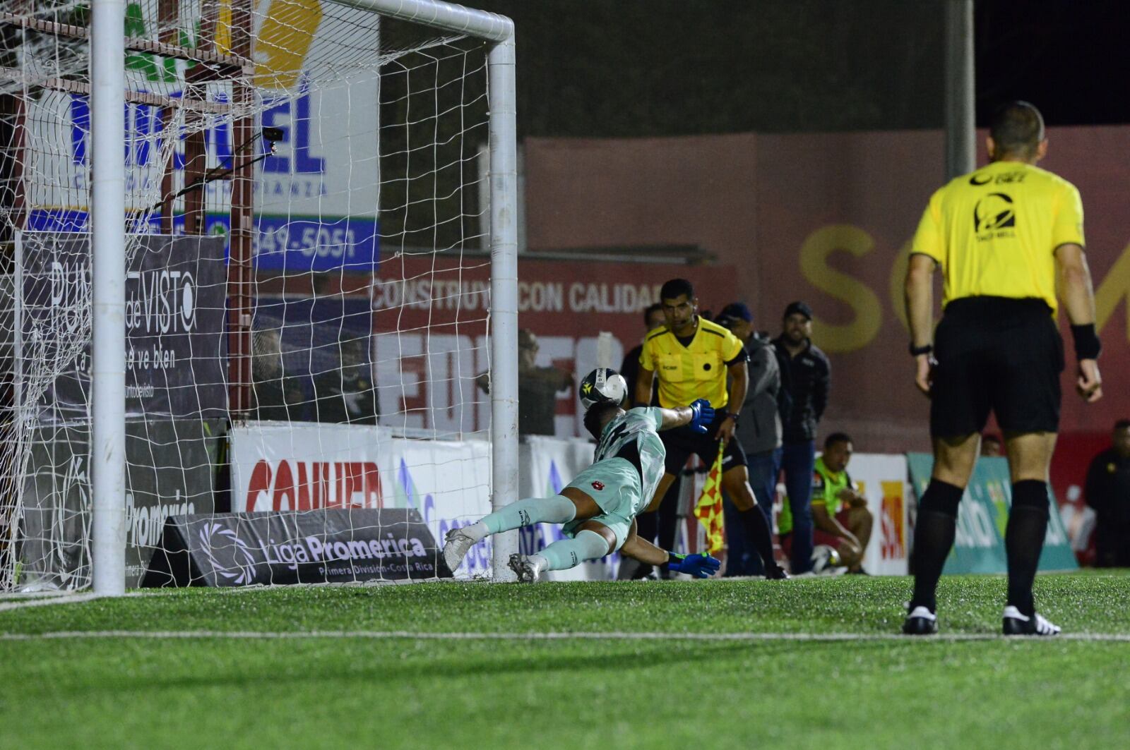 18/05/2024/ Juego entre Herediano vs Liga Deportiva Alajuelense por el partido de vuelta de la semifinal en el estadio Carlos Alvarado / Foto Jorge Navarro