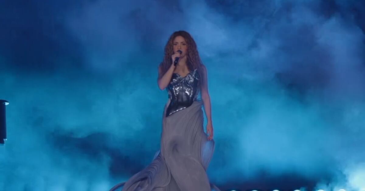 Shakira reveló el simbolismo detrás del vestido que usó en 'Acróstico', destacando su significado materno, su conexión con el mar y el amor infinito por sus hijos.