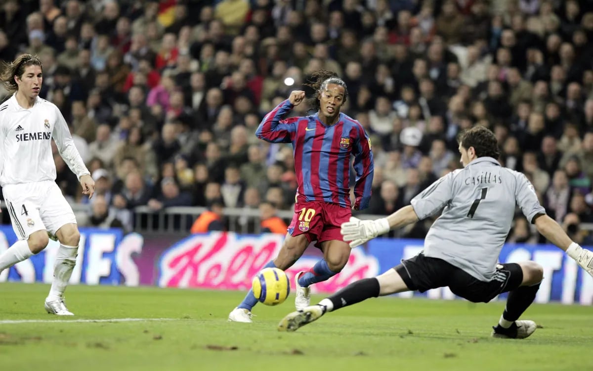 19 de noviembre de 2005 en el Estadio Santiago Bernabéu: todos los presentes se pusieron de pie para ovacionar a Ronaldinho