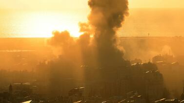 Irán desafía presiones y rechaza alto el fuego mientras crece tensión en el estrecho de Ormuz