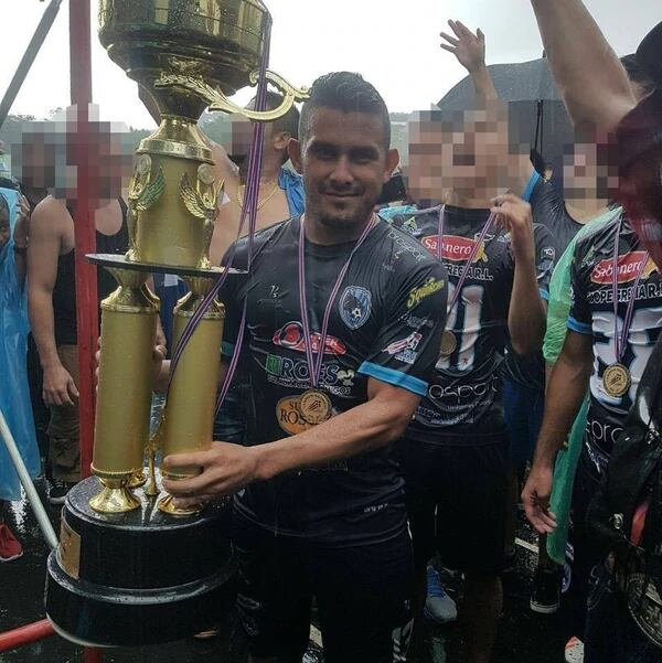 El futbolista fue parte de la escuadra que en el 2017 ascendió a primera división luego de derrotar a Jicaral. Cuatro meses antes de ser detenido se había desligado del Municipal Grecia. Foto: Archivo/ Tomada del Facebook.