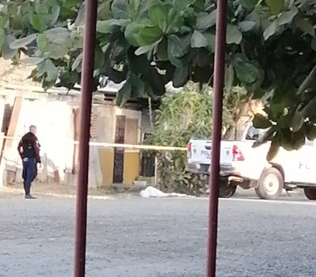 Aunque el sujeto corrió para tratar de huir, fue alcanzado por los pistoleros que le propinaron al menos dos balazos.. Foto: Andrés Garita..