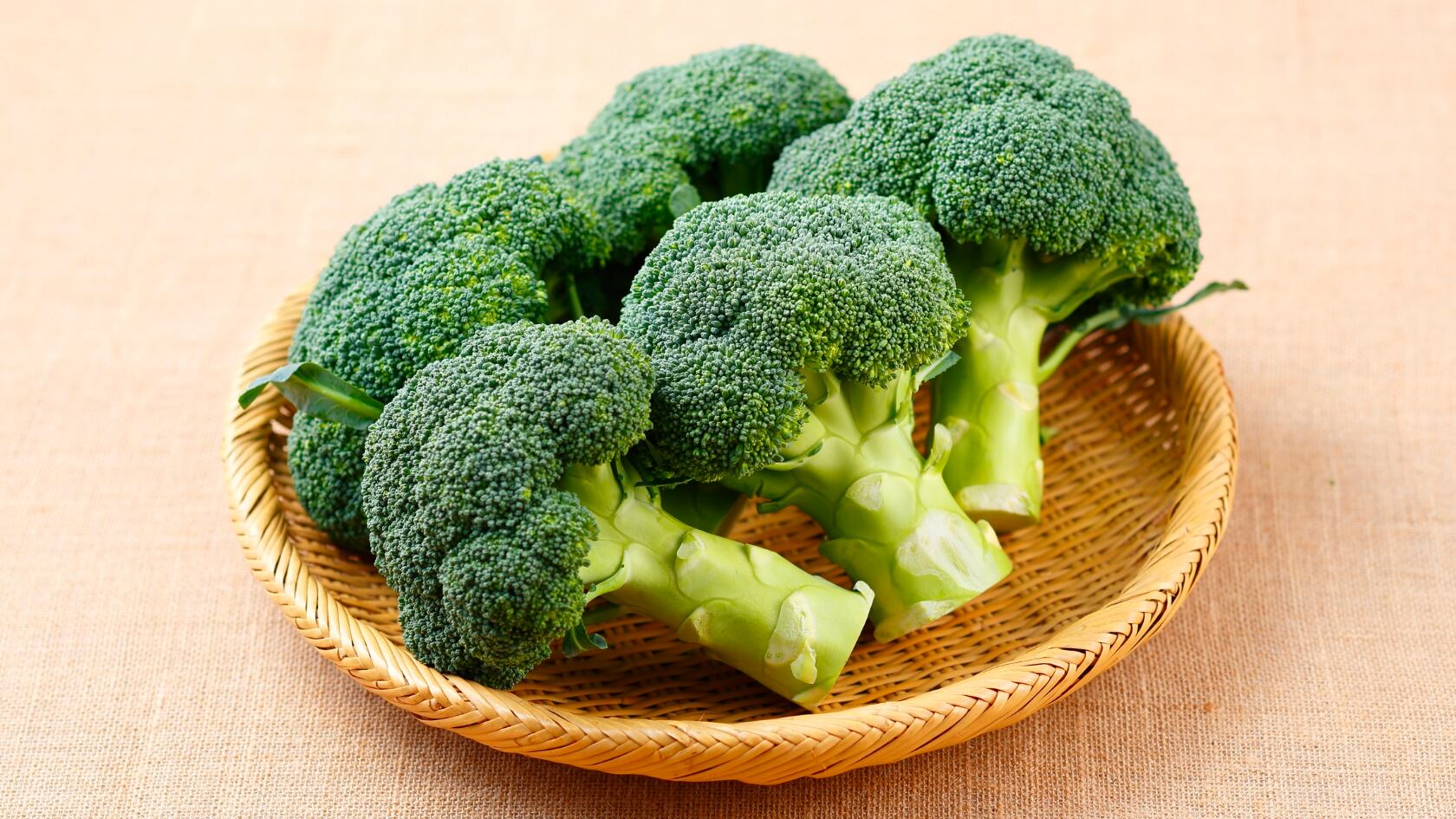 Asar el brócoli conserva sus nutrientes y mejora el sabor. La cocinera Elizabeth Rider explicó cómo prepararlo paso a paso.