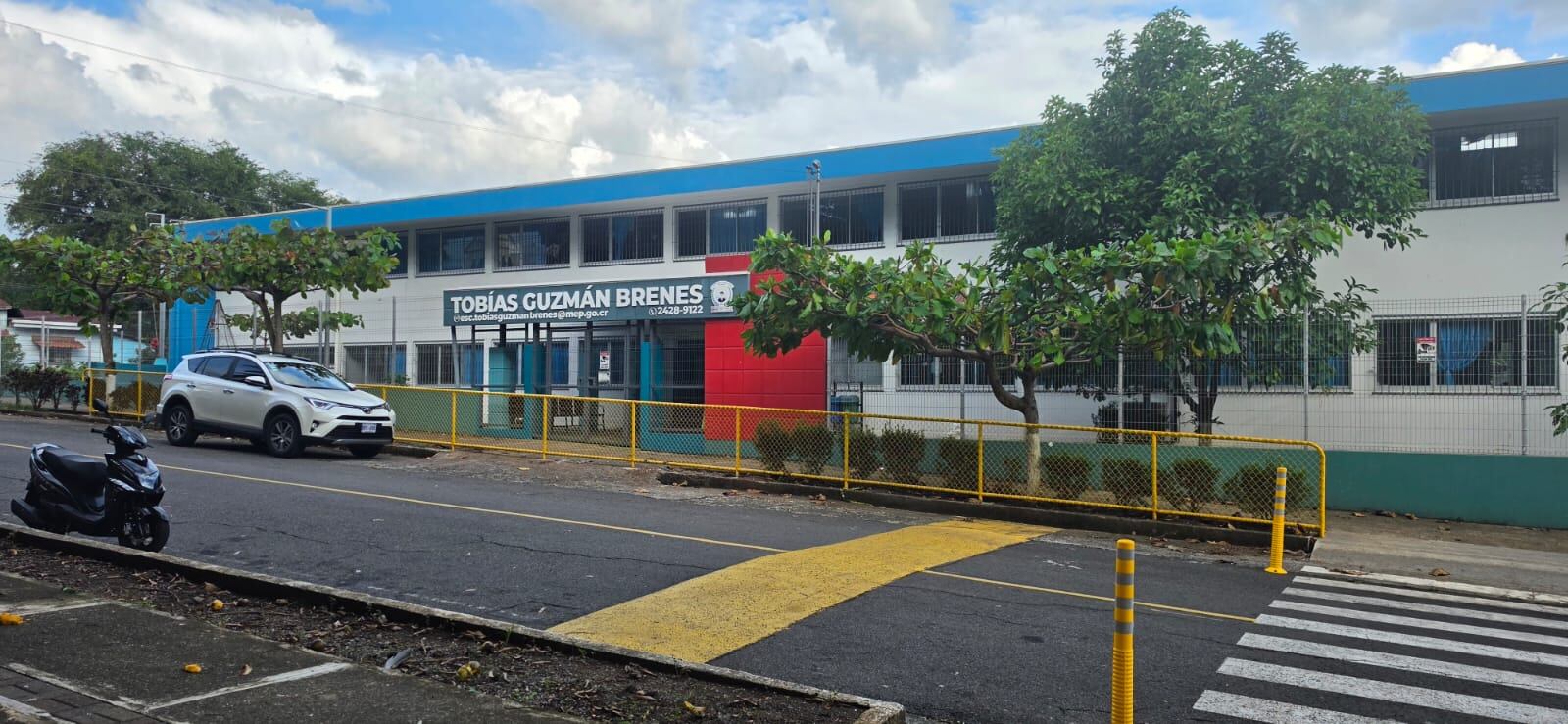 La docente de la Escuela Tobías Guzmán Brenes comentó que le preocupa que los escolares puedan experimentar consecuencias de salud por estar, en apariencia, expuestos al agroquímico Rimpirifos 5GR. Señala que no biscan causar alarma, pero sí solicitan que las auotoridades actúen con urgencia.